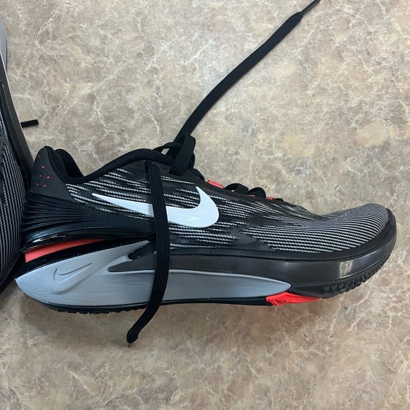 Nike GT Cut 2 size 5 Men’s/ size 5 kids/ size 6.5 women’s - Picture 4 of 5